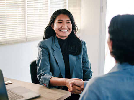 15 Questions d’Entrevue Essentielles pour Recruter des Coiffeurs Talentueux